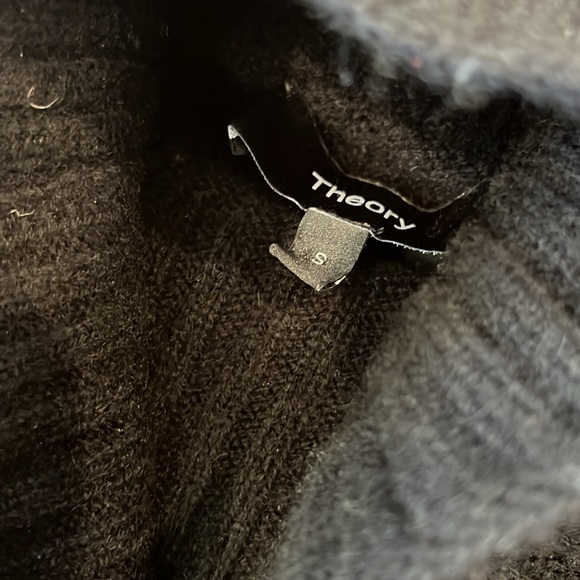 Long black cashmere Theory sweater - Picture 2 of 2
